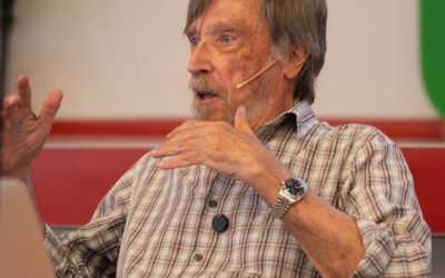 Álvaro de Rújula explora los estallidos de rayos gamma, los rayos cósmicos y la sociología de la ciencia